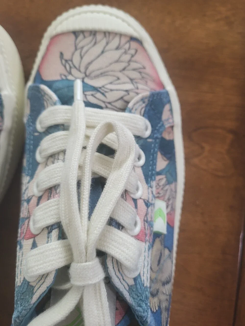 EUC . Worn Once. Cariuma Boston Museum Fine Arts Collaboration.